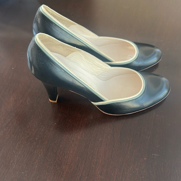 MARC JACOBS Women’s Black w/Blue & Cream Trim Leather Pumps Heels Size 8.5 Chic - Picture 1 of 10